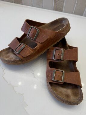 Cognac Birkenstocks 41 narrow soft footbed
